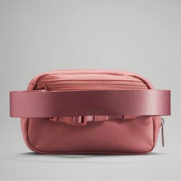 NWT Lululemon Everywhere Belt Bag Pink - Picture 2 of 5